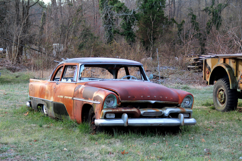 Illustration for article titled Need help identifying some old cars